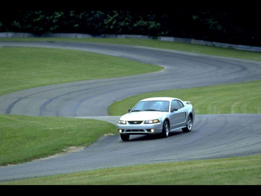  Ford Mustang SVT Cobra 2001 года  (фото 10 из 15)